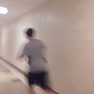 寡妇遗像前被肉波多野
